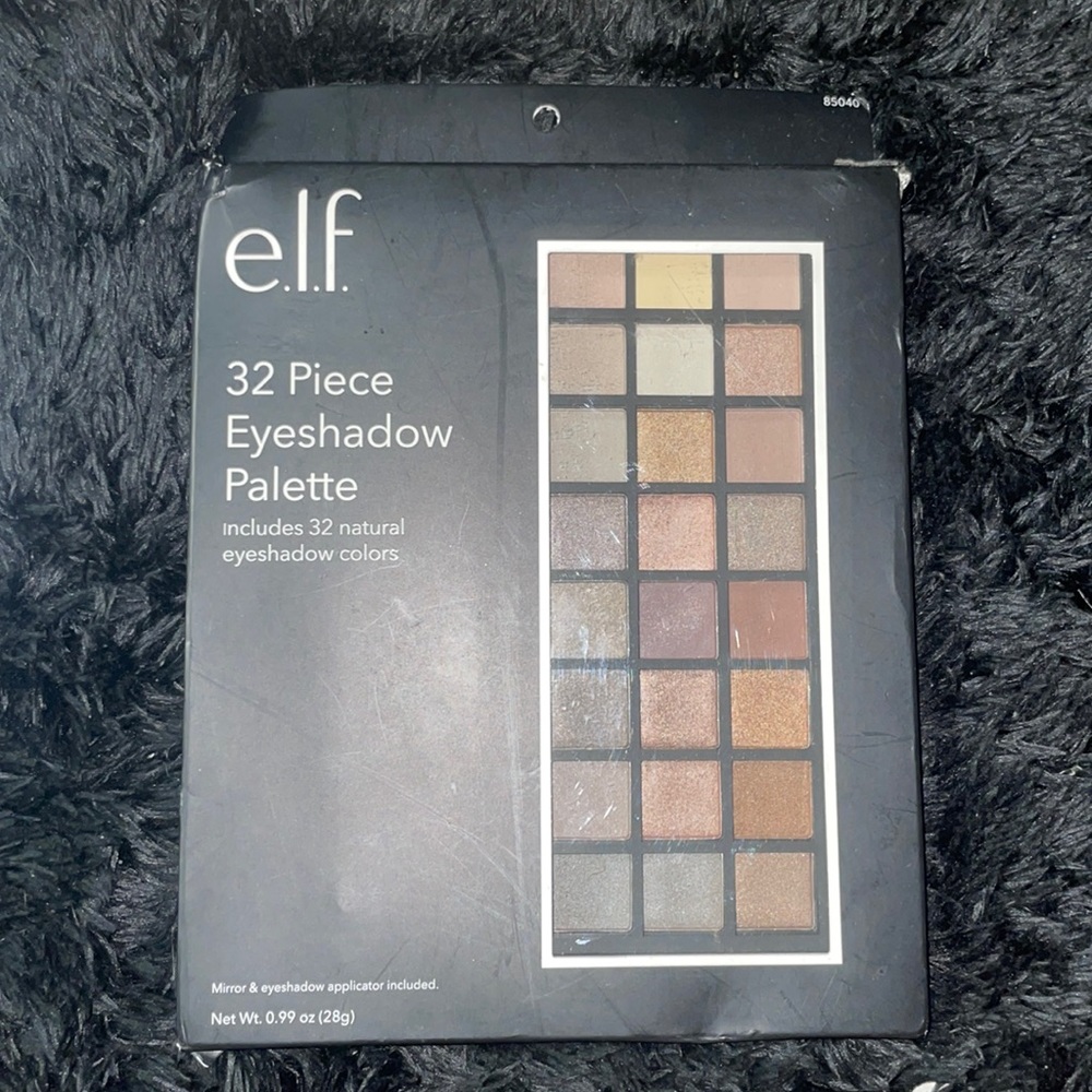 eyeshadow palette mostly nudes and browns